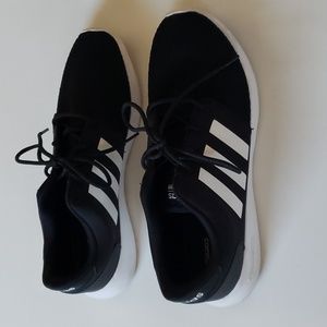 Adidas women's cloudfoam sneakers 9.5M